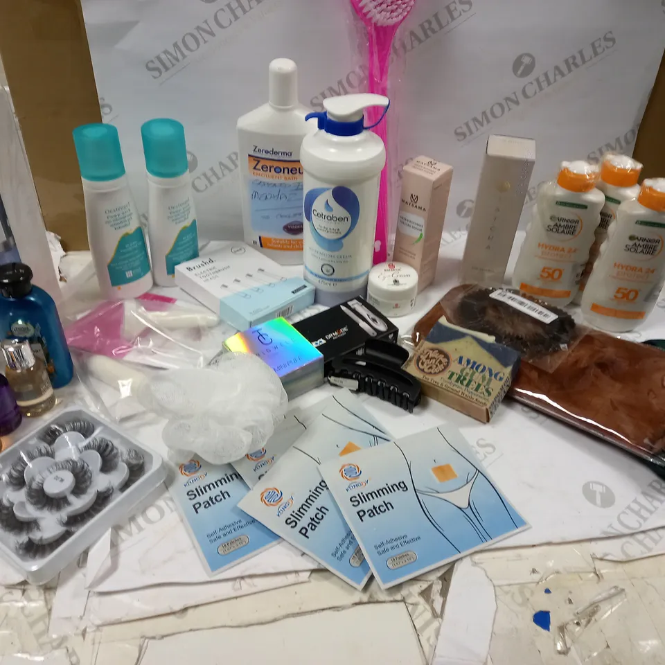 LOT OF ASSORTED HEALTH AND BEAUTY ITEMS APPROX. 30 ITEMS 