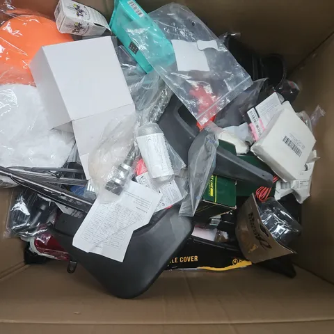 ASSORTED ITEMS – MIXED LOT INCLUDING TOOLS- WIPER BLADES AND MORE 