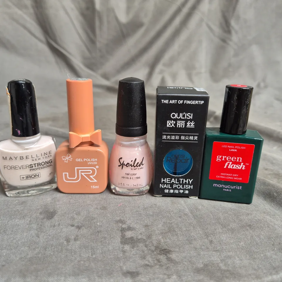 APPROXIMATELY 20 BOTTLES OF NAIL VARNISH TO INCLUDE MAYBELLINE, SPOILED AND MANICURIST