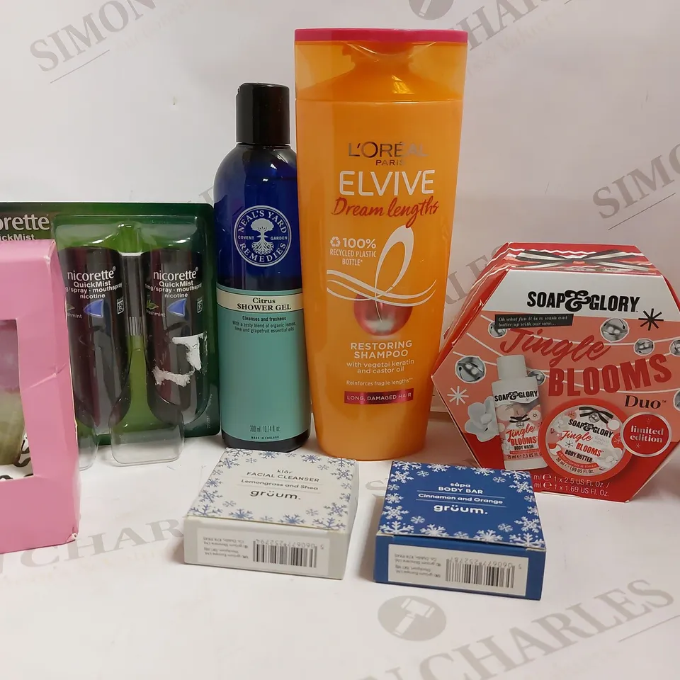 BOX OF APPROX 15 COSMETIC ITEMS TO INCLUDE SOAP&GLORY JINGLE BLOOMS DUO, TED BAKER BODY SPRAY, GRUUM BODY BAR