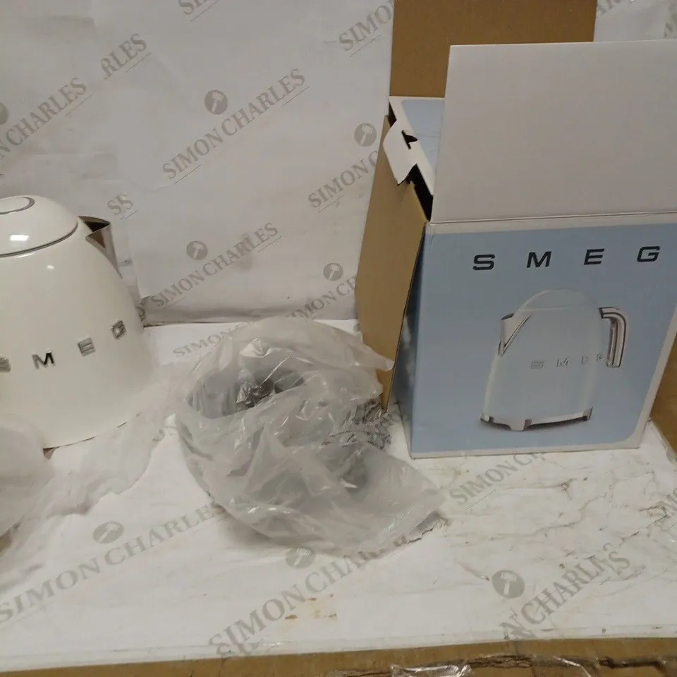 SMEG TOASTER - WHITE RRP £129.99
