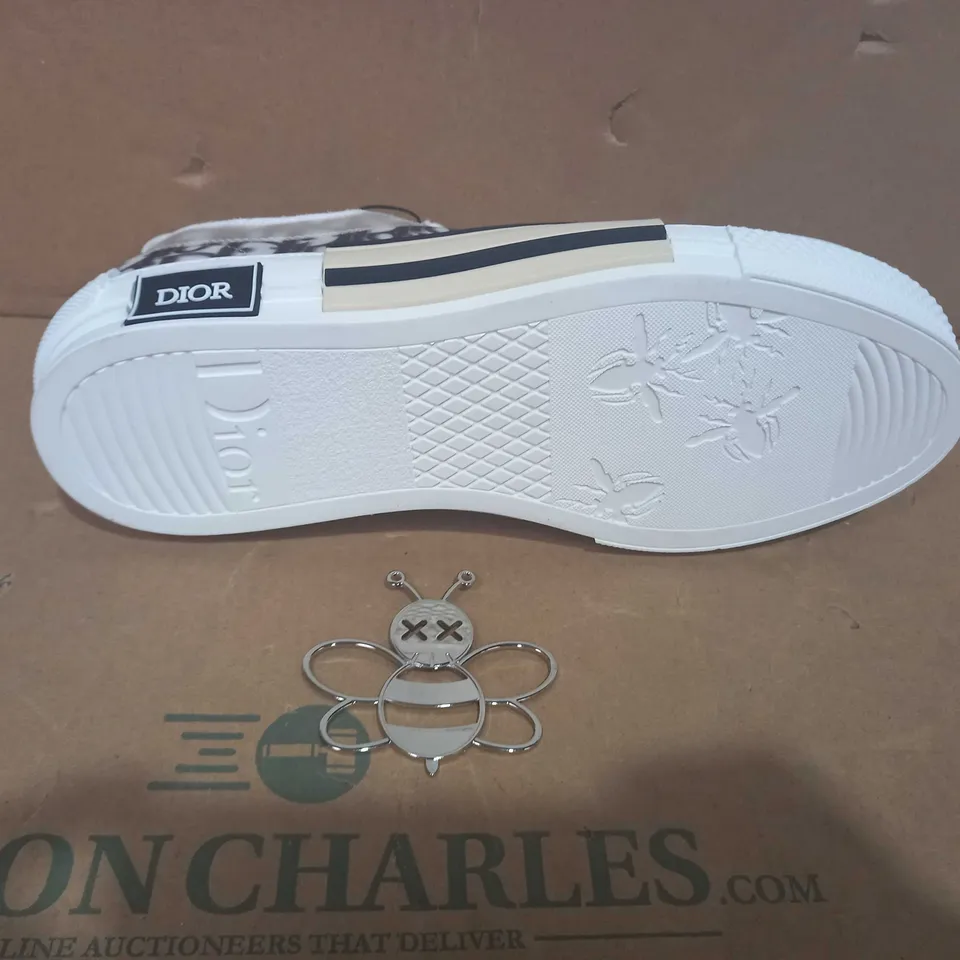 BOXED PAIR OF DESIGNER TRAINERS IN THE STYLEOF DIOR EU SIZE 43