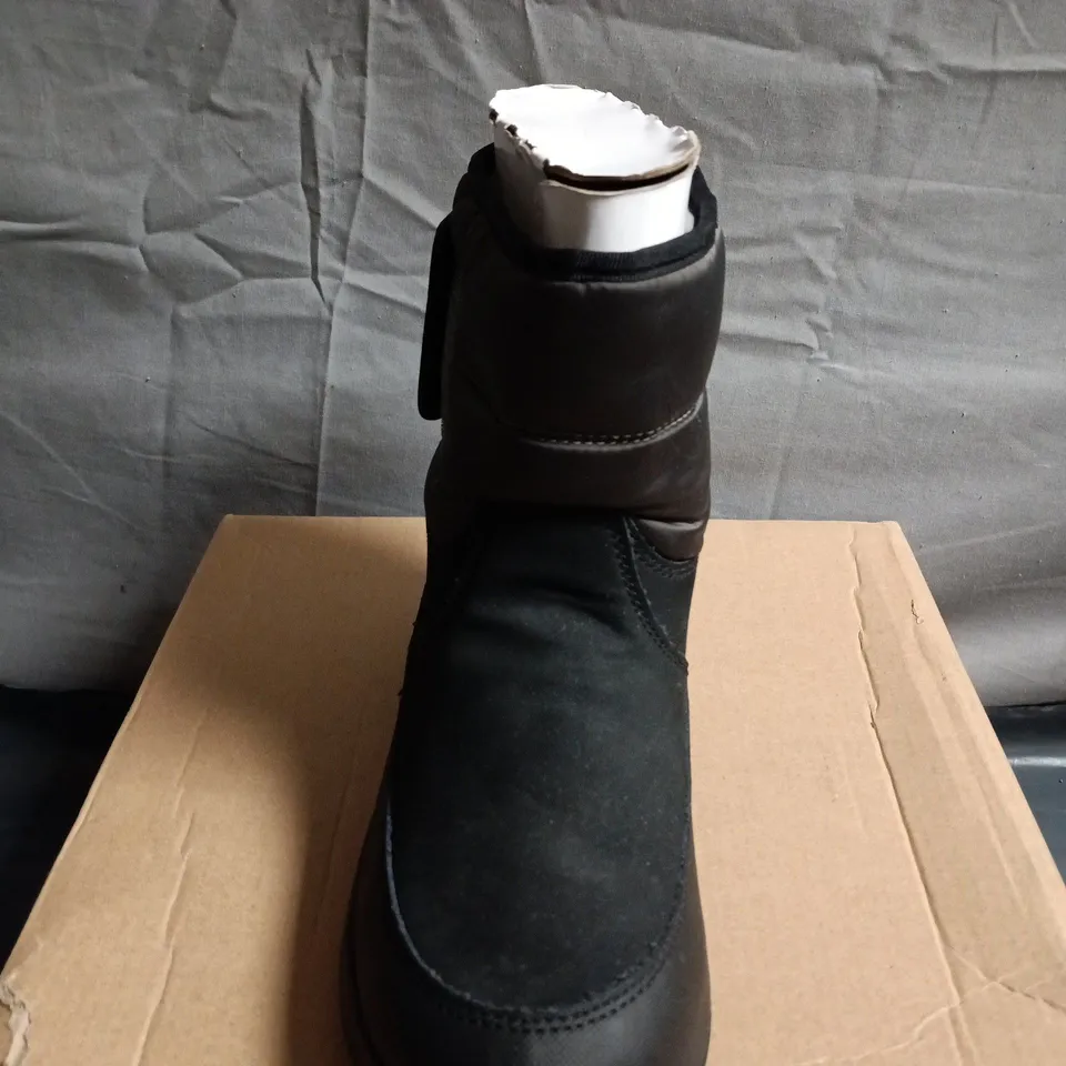 BOXED PAIR OF UGG BLACK WINTER BOOTS – UK 3 (EU 36)
