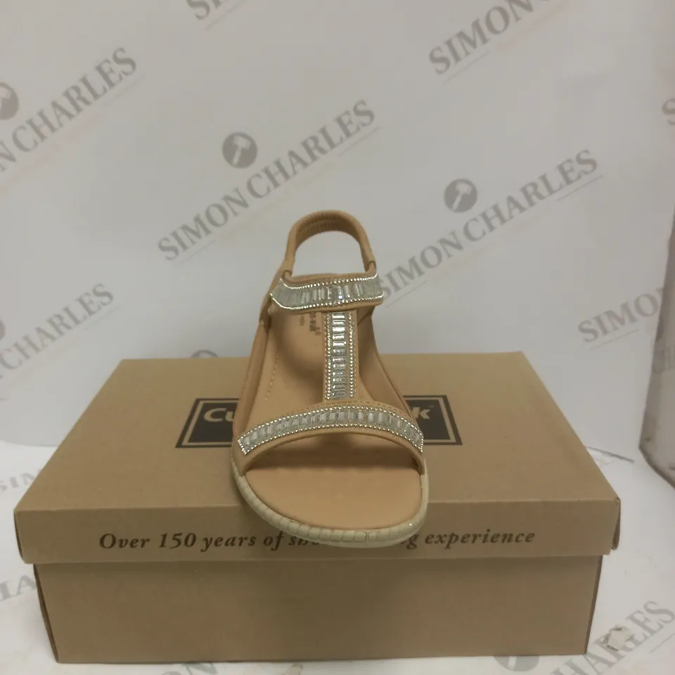 BOXED PAIR OF CUSHION WALK DIAMANTE T BAR SANDALS - 5