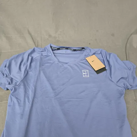 NIKECOURT MEN'S T-SHIRT β LIGHT BLUE, SLIM FIT (UK L, LG)