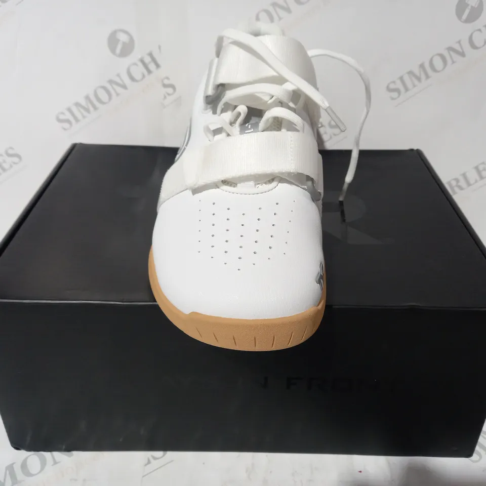 BOXED PAIR OF TYR L-1 LIFTER SHOES IN WHITE UK SIZE 8.5