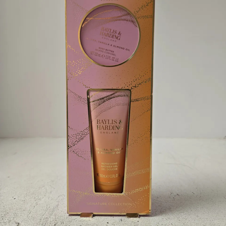 BAYLIS & HARDING JOJOBA, VANILLA & ALMOND OIL GIFT SET