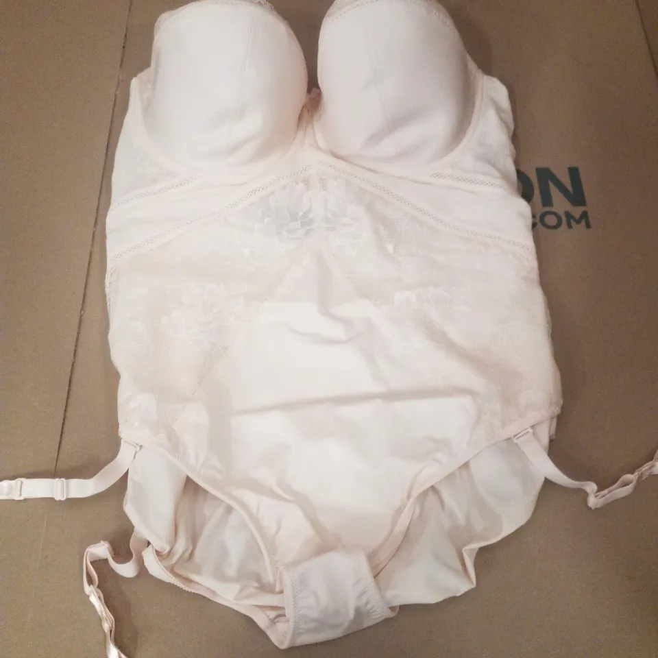 BOX CONTAINING APPROXIMATELY 5 BRAND NEW MAGISCULPT BLUSH BODYSUITS - SIZE 46D