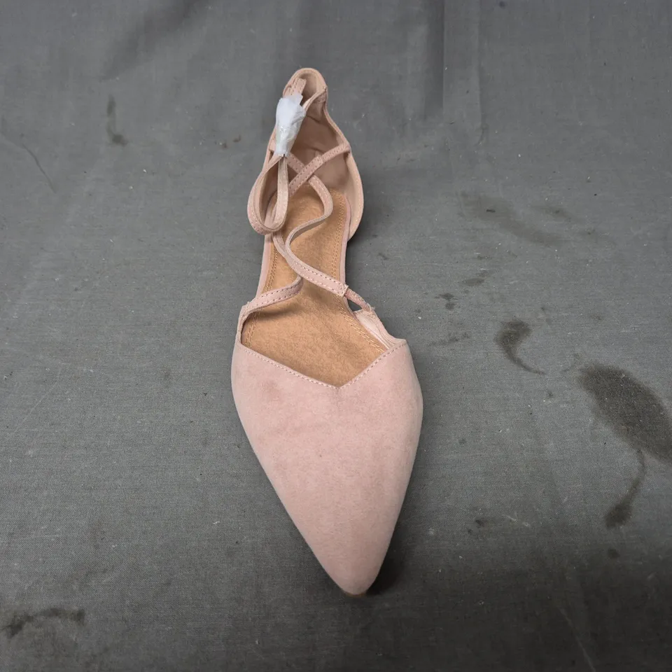 BOXED PAIR OF ASOS DESIGN POINTED TOE FLATS IN PALE PINK UK SIZE 9