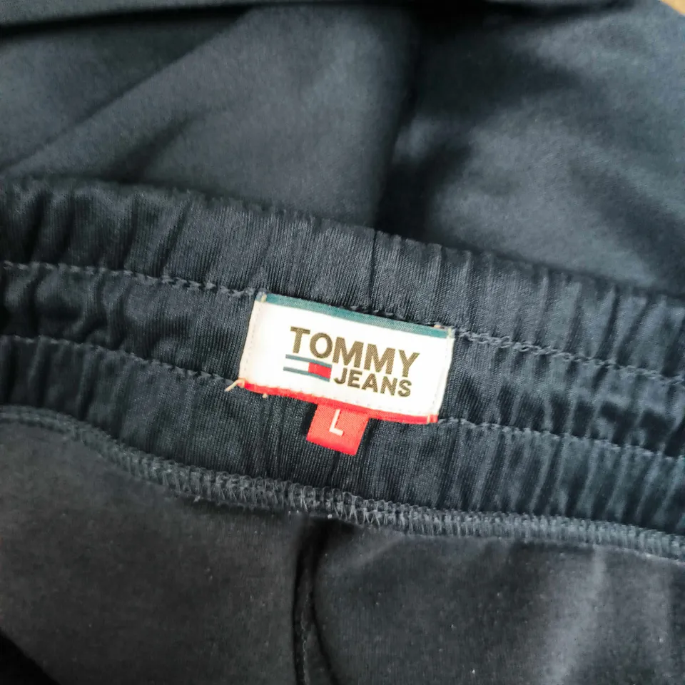 TOMMY JEANS TRACKSUIT BOTTOMS IN NAVY - LARGE