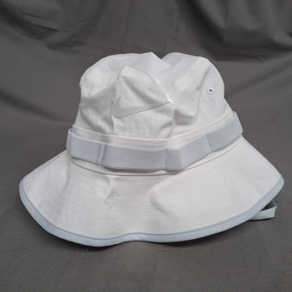 NIKE DRI FIT WHITE BUCKET HAT 