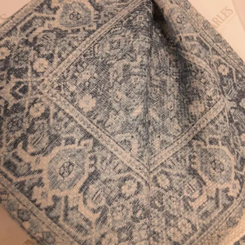 BLUE AND WHITE RUG 60X120CM