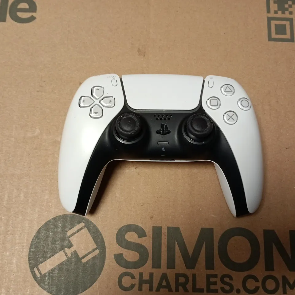 SONY PS5 CONTROLLER IN WHITE (CFI-ZCT1W)