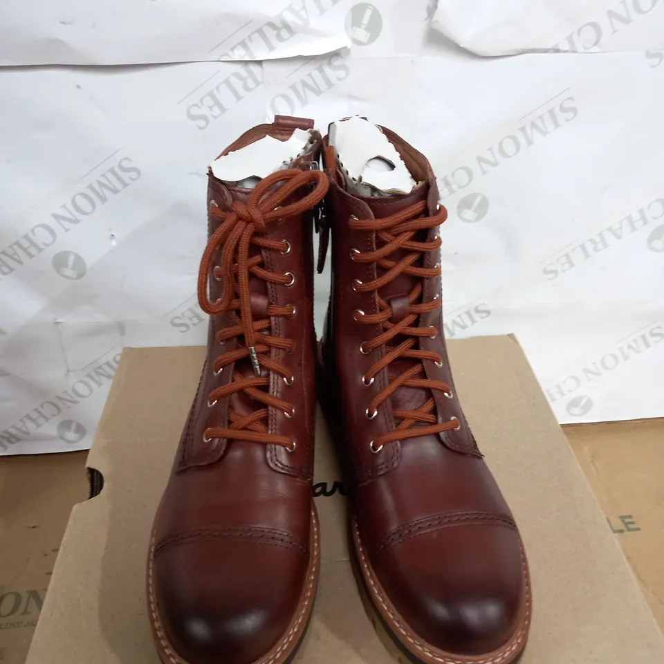 CLARKS ORIANNA AP FAUX LEATHER BOTS SIZE 5