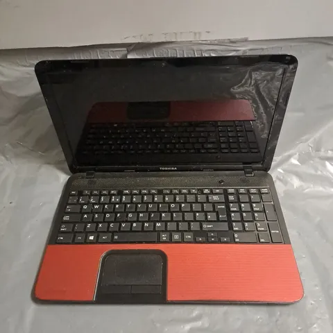 TOSHIBA SATELLITE C855D-16J LAPTOP IN RED