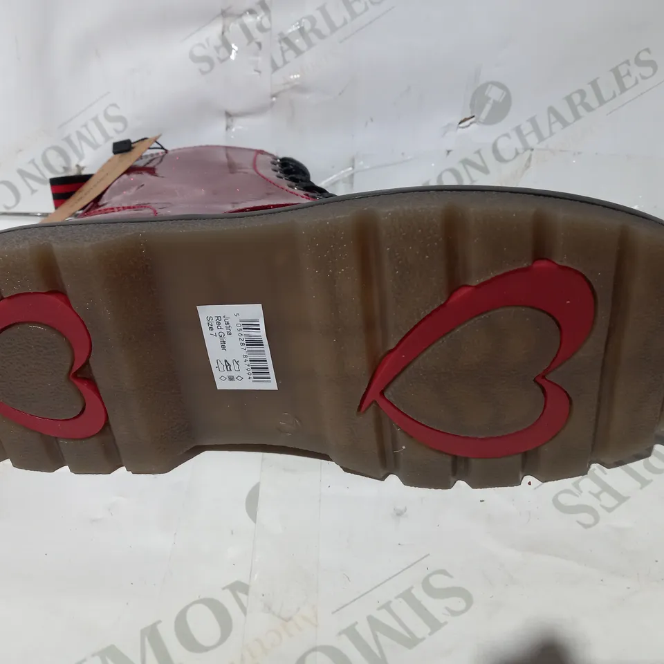 BOXED PAIR OF HEAVENLY FEET BOOTS IN RED GLITTER EFFECT UK SIZE 7