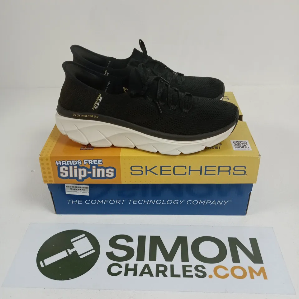 BOXED PAIR OF SKECHERS D'LUX WALKER 2.0 TRAINERS IN BLACK - UK 6