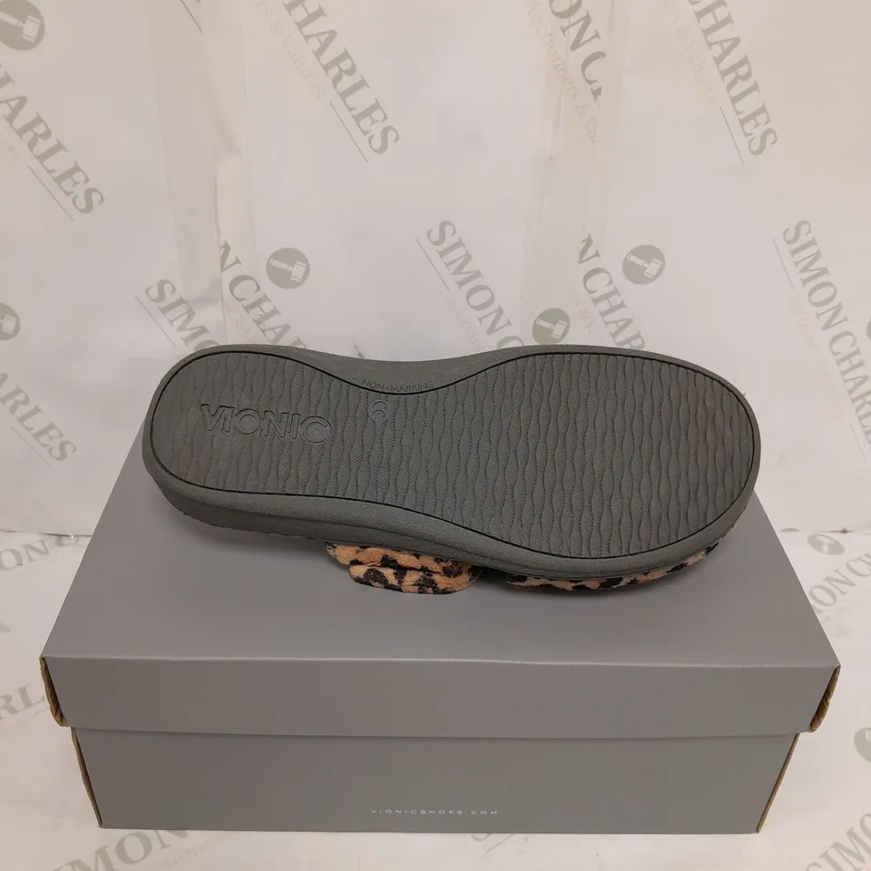 VIONIC FAUX FUR LEOPARD PRINT LOAFERS SIZE 6 