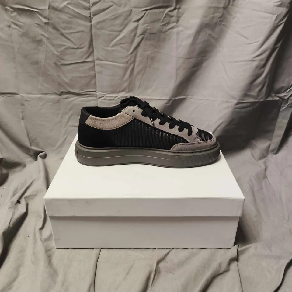 BOXED PAIR OF MENS CLEENS SHOES - SIZE UK 9.5