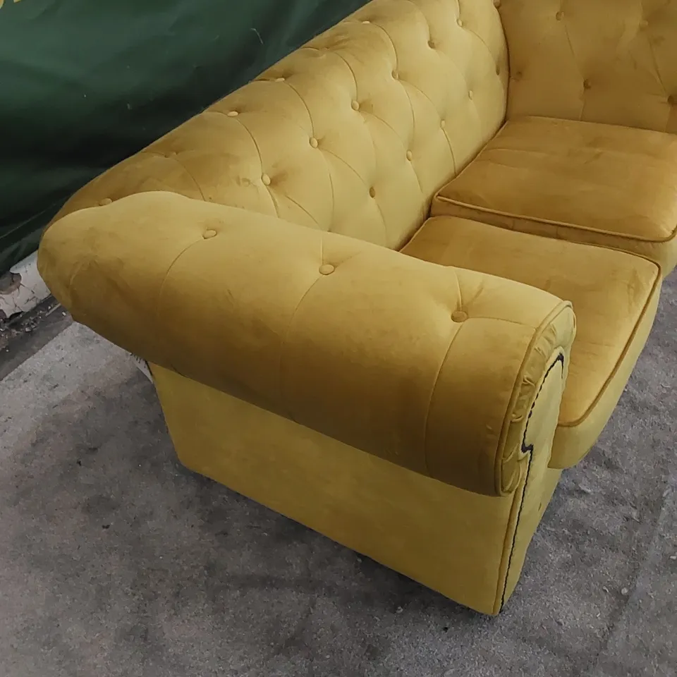 DESIGNER CHESTERFIELD 2-SEATER SOFA - GOLD/MUSTARD 