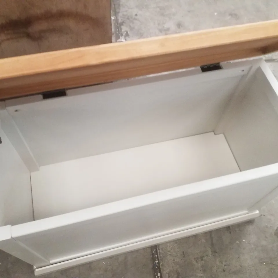 BOXED BLANKET CHEST WHITE AND WAX - PO157