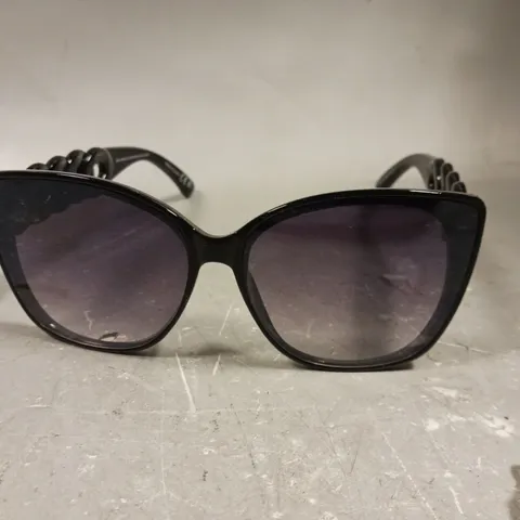 RIVER ISLAND ARM CATEYE SUNGLASSES