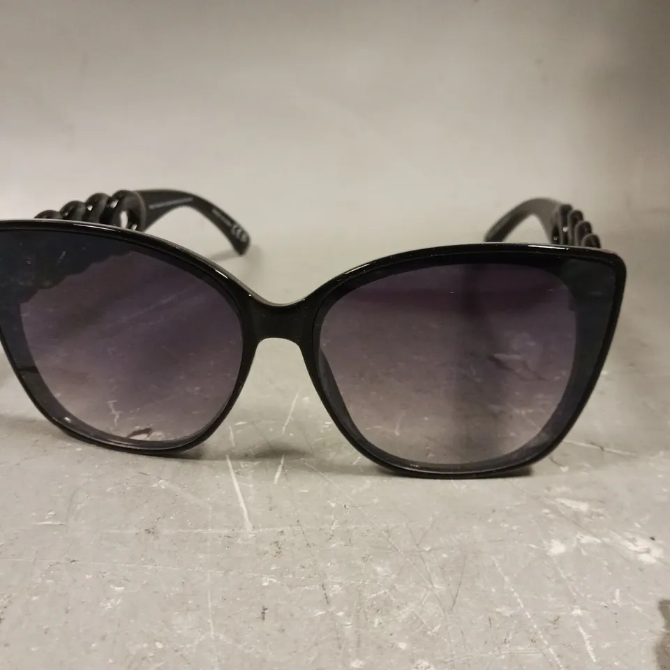 RIVER ISLAND ARM CATEYE SUNGLASSES 