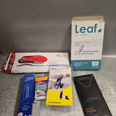 APPROXIMATELY 15 ASSORTED HOUSEHOLD PRODUCTS TO INCLUDE LAUNDRY SHEETS, MAGIC MOUNT ETC 