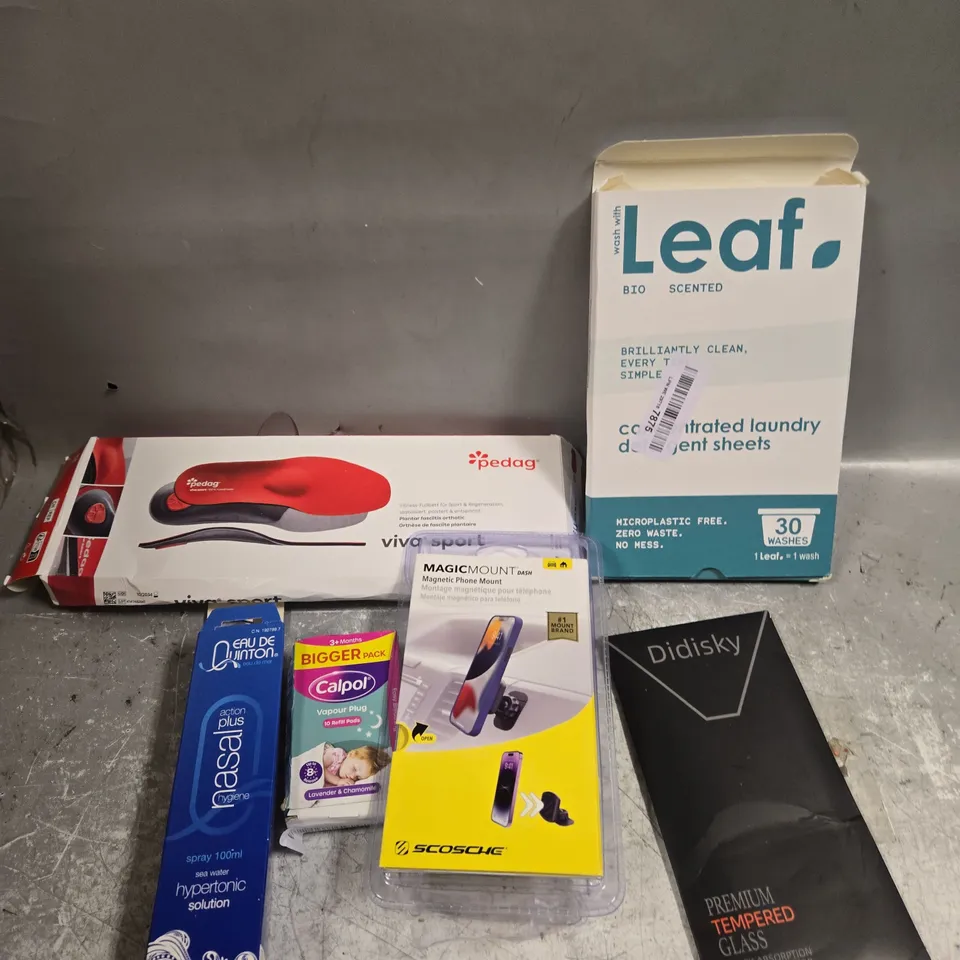 APPROXIMATELY 15 ASSORTED HOUSEHOLD PRODUCTS TO INCLUDE LAUNDRY SHEETS, MAGIC MOUNT ETC 
