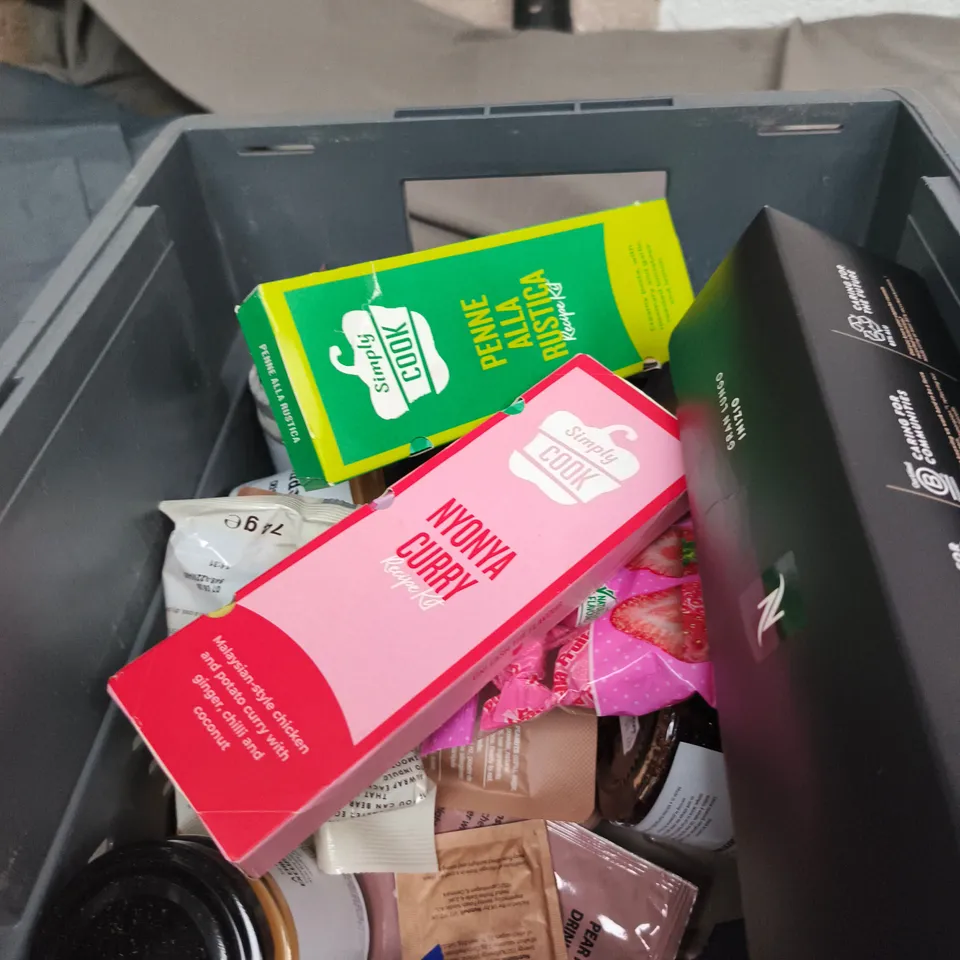 APPROXIMATELY 20 ASSORTED FOOD ITEMS INCLUDING SAN PELLEGRINO WATER , BAKED BEANS AND CHILLI BIRD OIL 