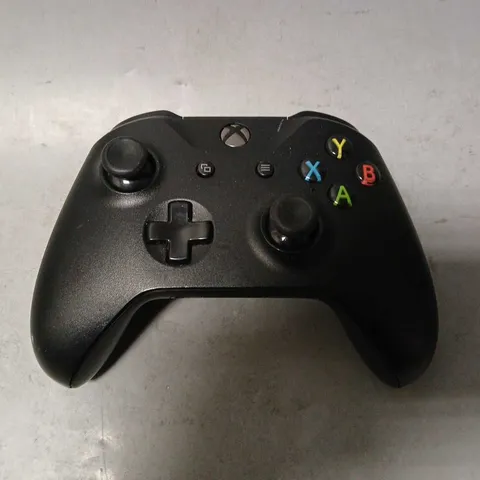 XBOX ONE CONTROLLER IN BLACK