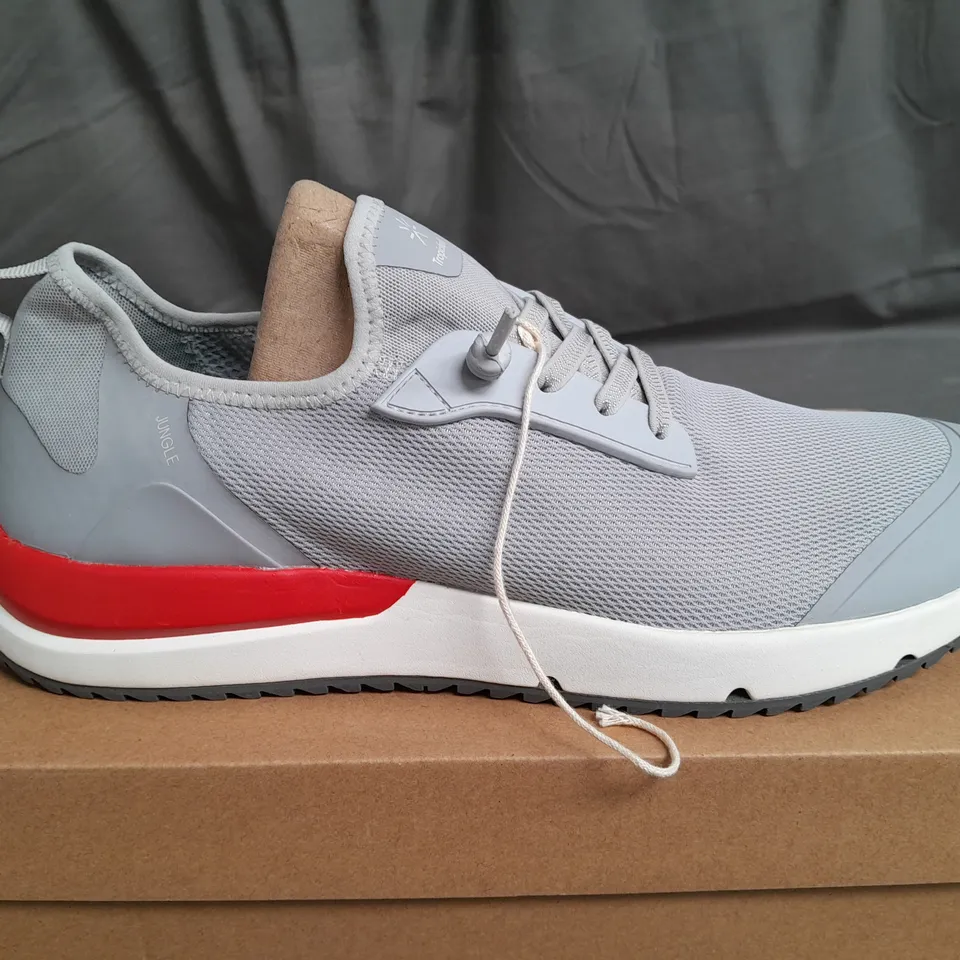 BOXED PAIR OF TOPICFEEL JUNGLE TRAINERS SIZE EU 44