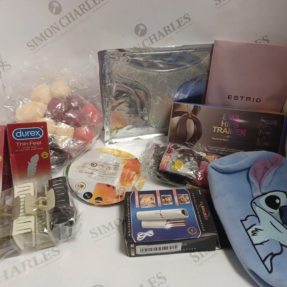 APPROXIMATELY 12 ASSORTED HEALTH AND BEAUTY ITEMS INCLUDING MAKE UP SPONGES, FACE MASKS