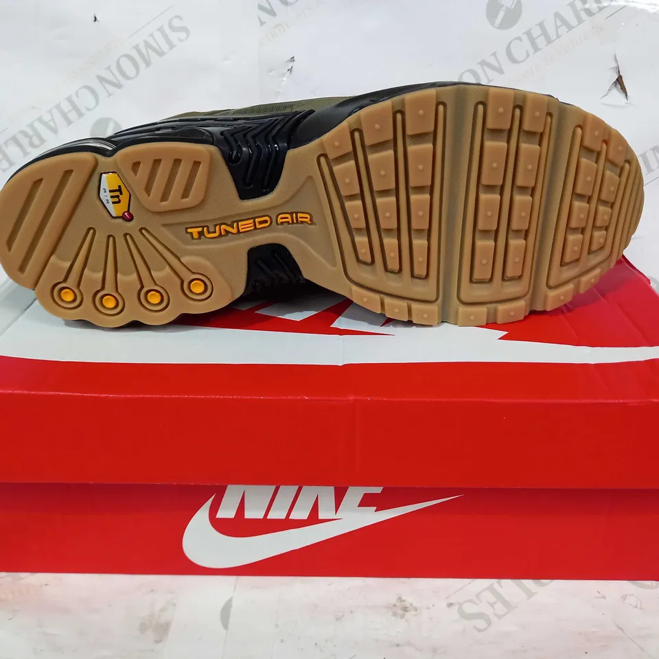BOXED PAIR OF NIKE AIR MAX PLUS III SHOES IN OLIVE/BLACK UK SIZE 9