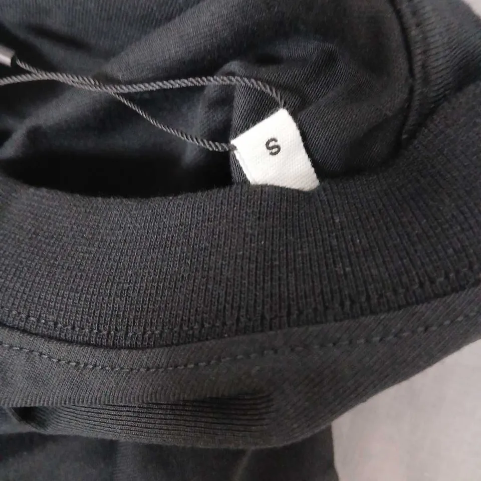 AMI ALEXANDRE MATTIUSSI BLACK T-SHIRT WITH RED HEART LOGO, SIZE S