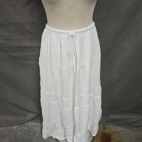 HOLLISTER TIERED SKIRT IN WHITE SIZE S