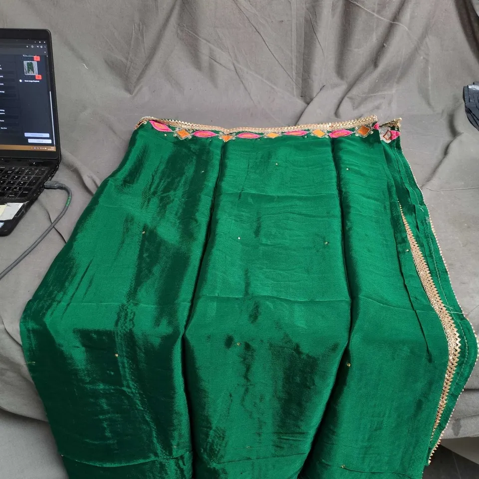 GREEN EMBROIDERED WOMEN'S DRESS WITH PINK TRIM, UK 12 (EU 40) – WITH GOLD-TONE NECKLACE .3 PEICE SET .