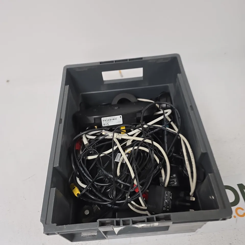 TOTE OF APPROXIMATELY 10 ASSORTED ITEMS TO INCLUDE: BT ROUTER 