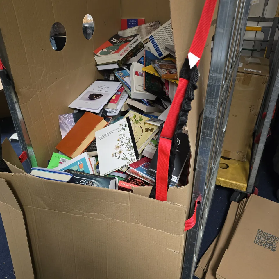 LARGE QUANTITY OF ASSORTED BOOKS TO INCLUDE EDUCATIONAL, COOKBOOKS, FICTION ETC - COLLECTION ONLY