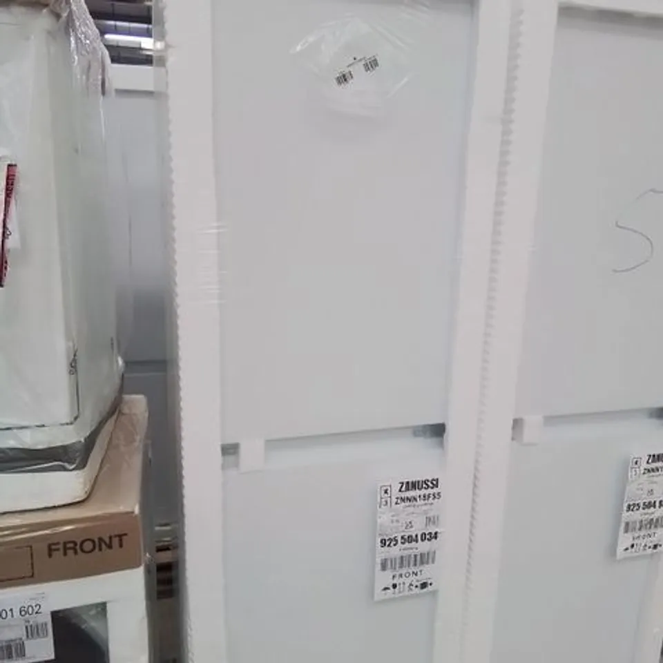 ZANUSSI INTEGRATED 50/50 FRIDGE FREEZER 240L Model ZNNN18FS5 RRP £692