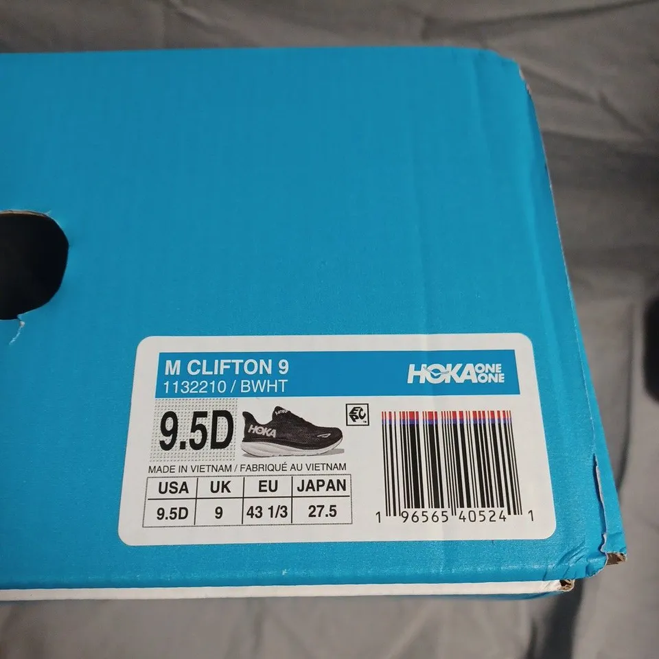 BOXED PAIRO OF HOKA CLIFTON 9 RUNNING SHOES –  UK SIZE 9 