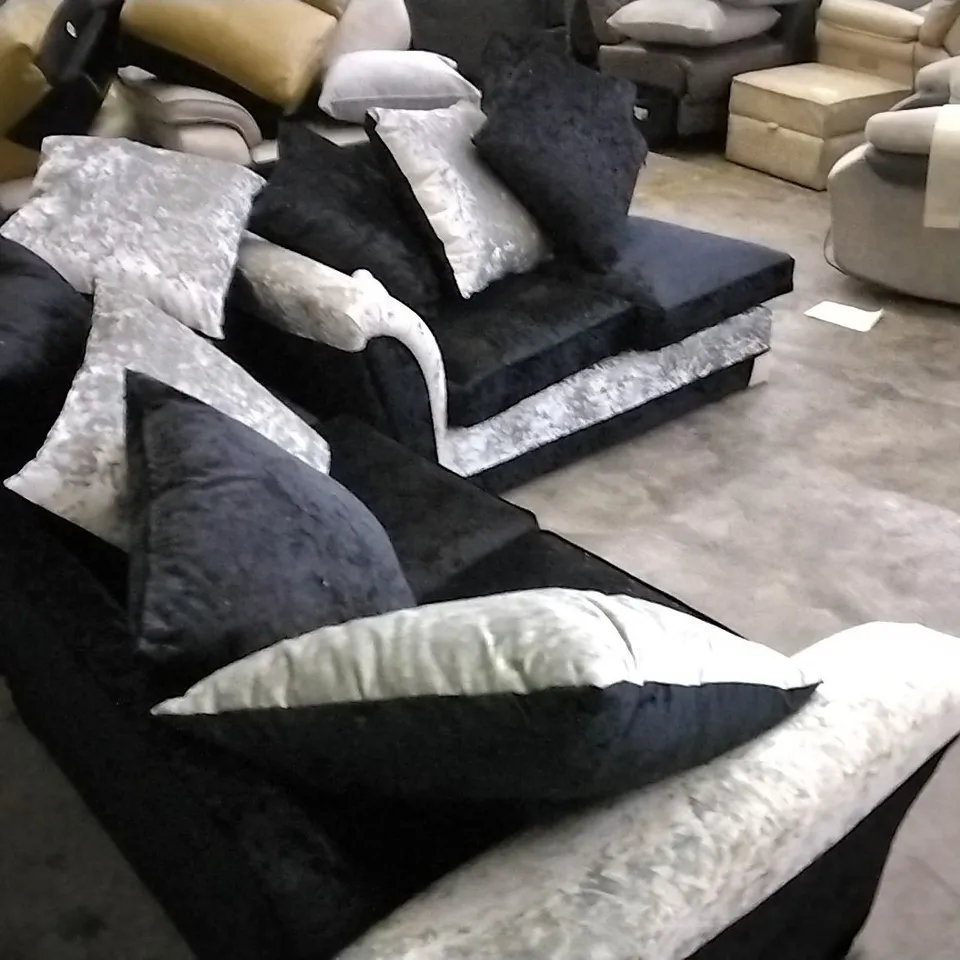 QUALITY DESIGNER PLUSH SILVER AND BLACK L SHAPED CORNER SOFA GROUP WITH SCATTERBACK CUSHIONS