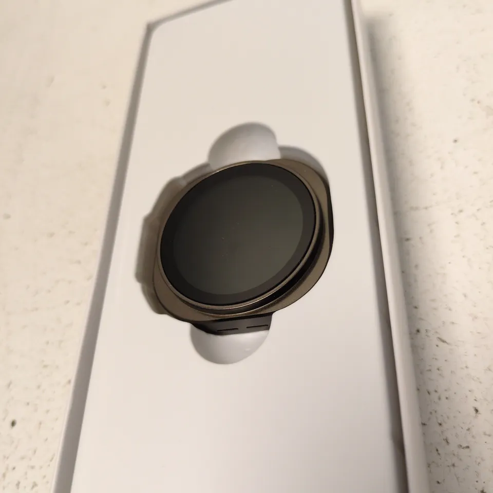 GT8 MAX Smartwatch – 44mm, White Band, Boxed