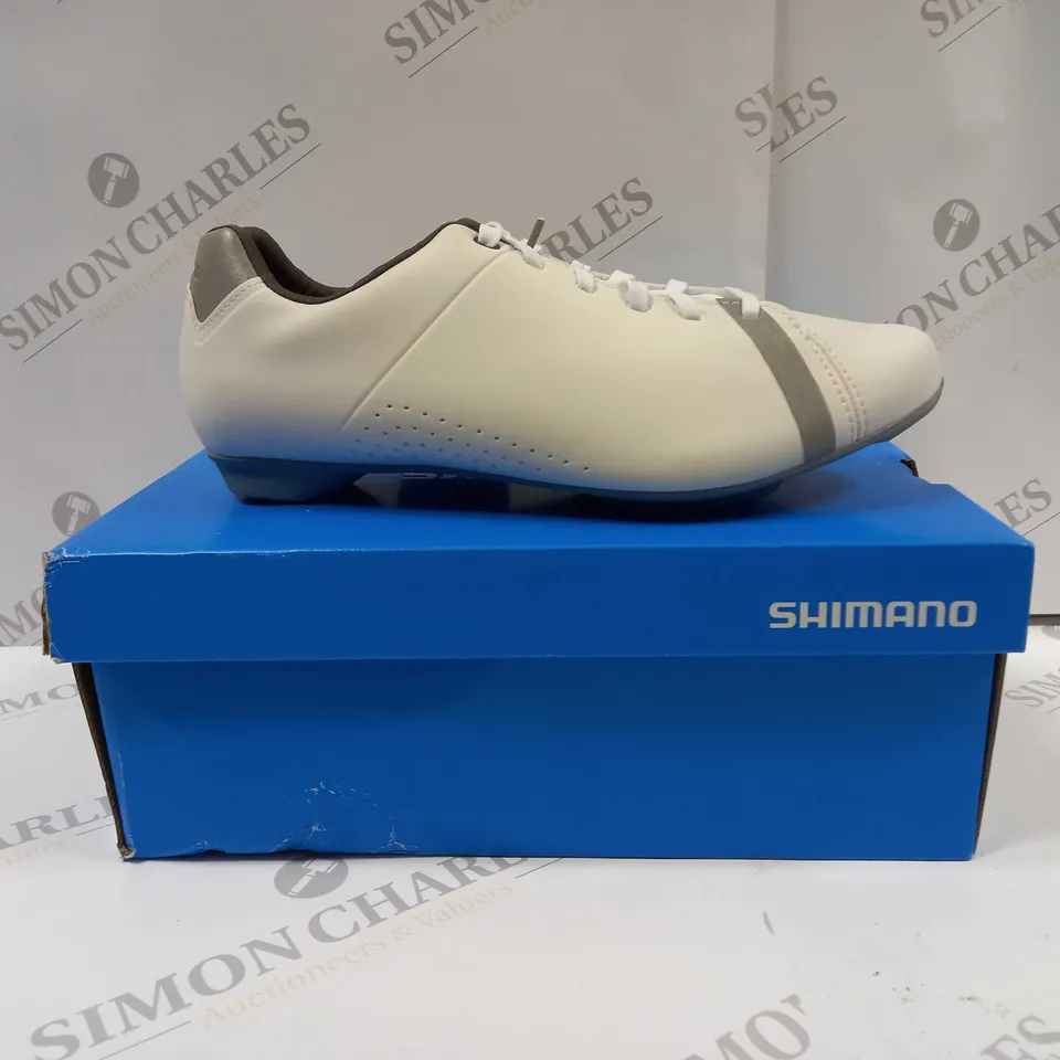 BOXED PAIR OF SHIMANO EXPLORER CYCLING SHOES UK SIZE 7