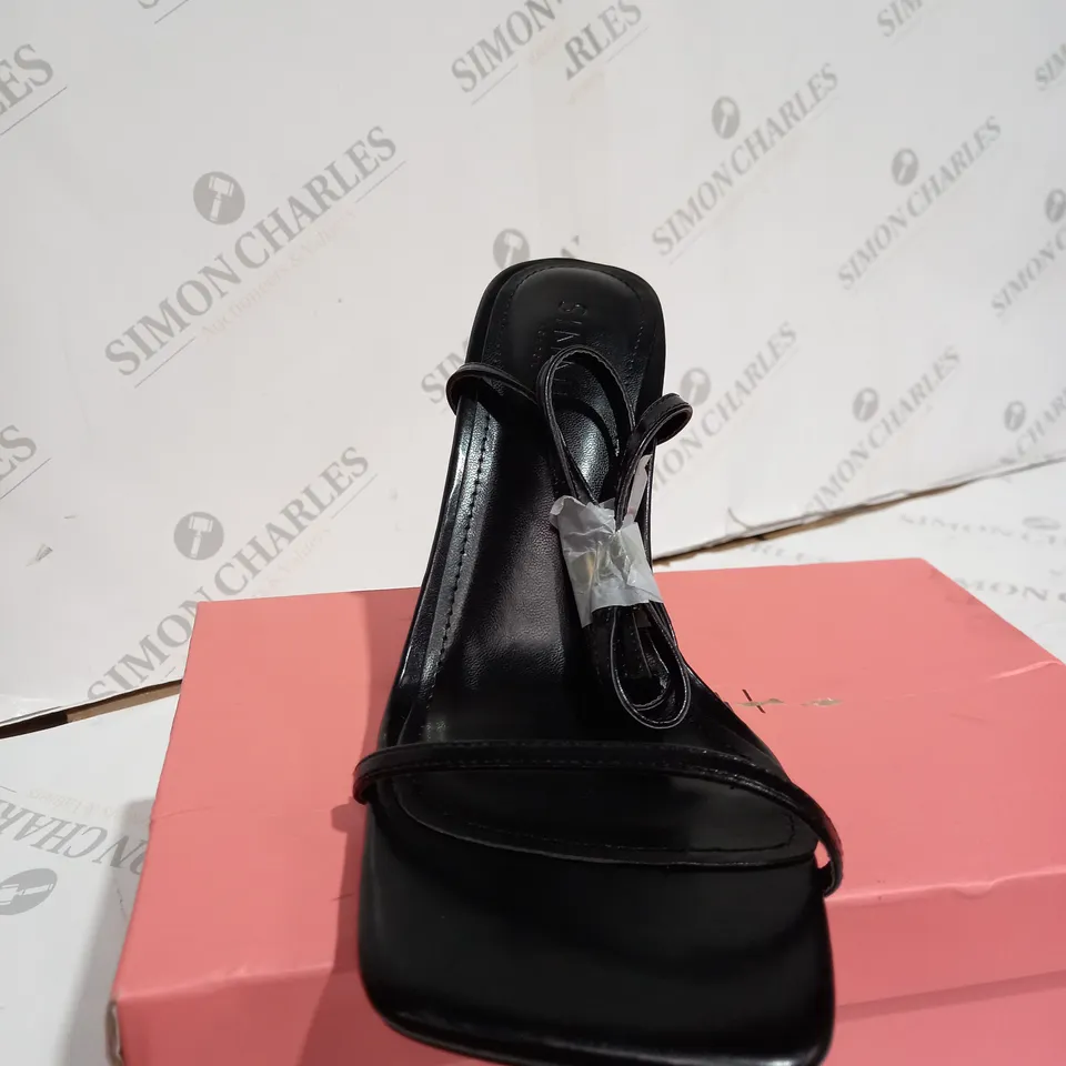 BOXED SIMMI LONDON BLACK WIDE FOOTED HEELS - SIZE UK 9