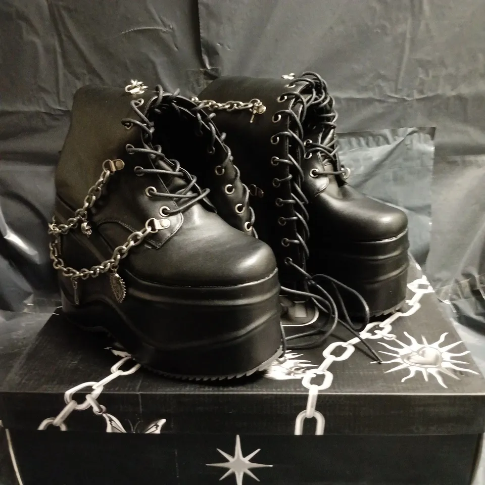 KOI BLACK LEATHER PLATFORM BOOTS WITH CHAIN EMBELLISHMENTS SIZE 7