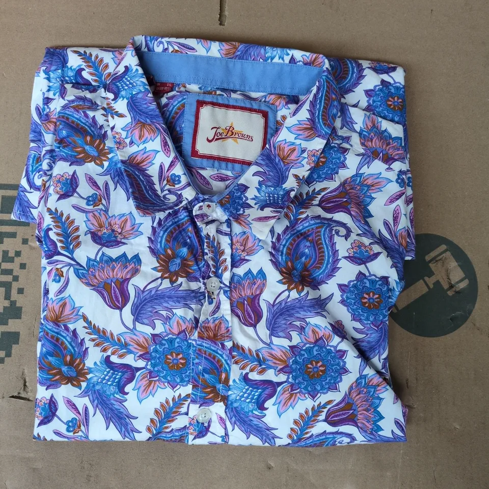 JOE BROWNS LONG SLEEVE SHIRT IN WHITE/PURPLE FLORAL DESIGN SIZE UK 2XL