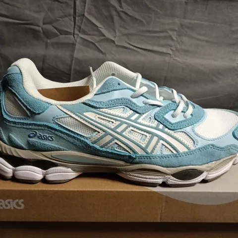 BOXED PAIR OF ASICS GEL-NYC BLUE/WHITE SNEAKERS – MEN'S UK 10 