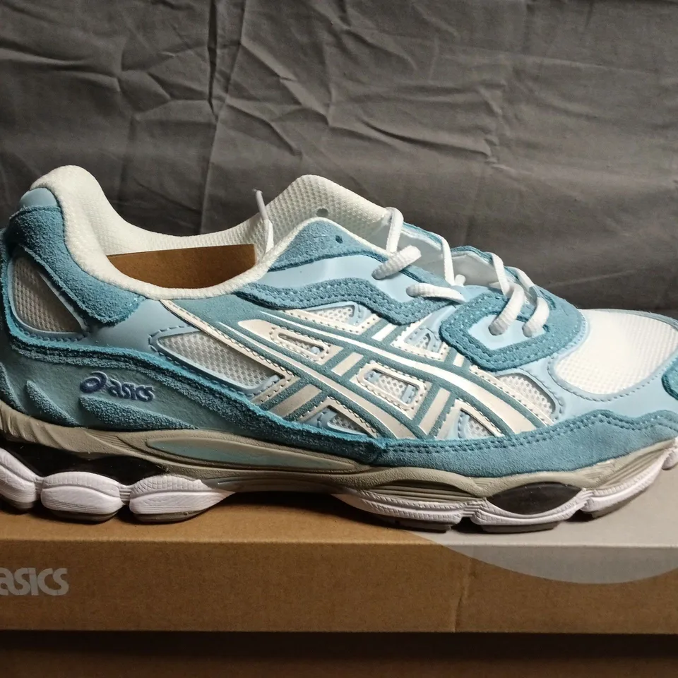 BOXED PAIR OF ASICS GEL-NYC BLUE/WHITE SNEAKERS – MEN'S UK 10 