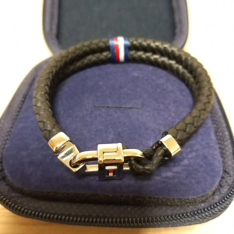 BOXED TOMMY HILFIGER CARABINER MENS LEATHER BRACELET